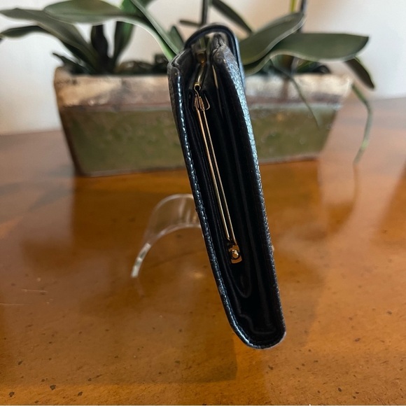 CHANEL CC Logo Black Caviar Skin Frame Kisslock Purse Long Bifold Wallet - Picture 3 of 9